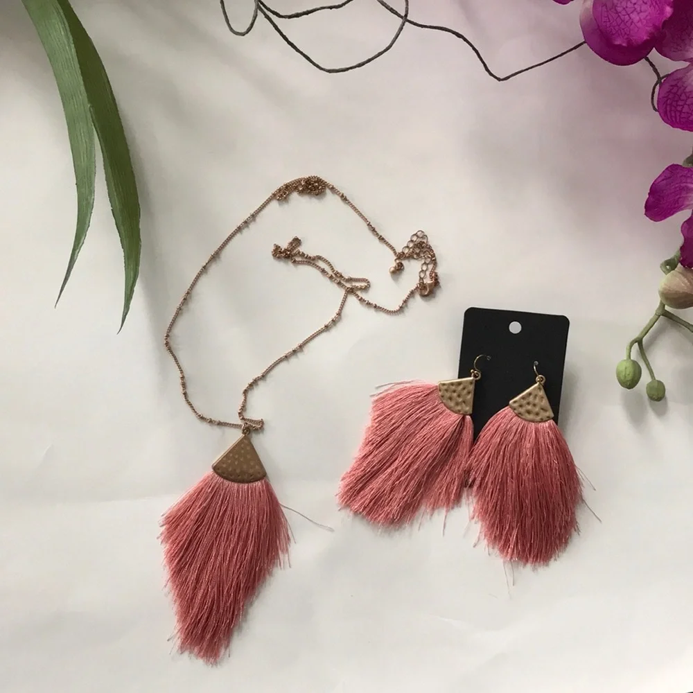 Coral Color Long Fringe Pendant Necklace - Picture 6 of 6